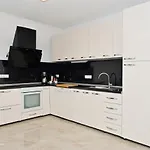 Апартаменты Baki Яйце
