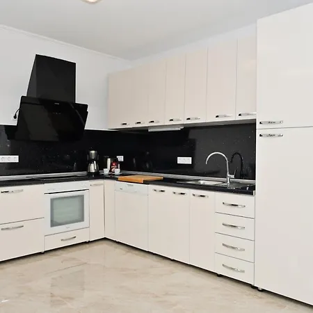 公寓 Baki 亚伊采